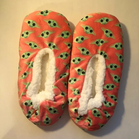 Grogu Baby Yoda Fuzzy House Slippers Disney Mandolorian The Child NWOT - Picture 2 of 5